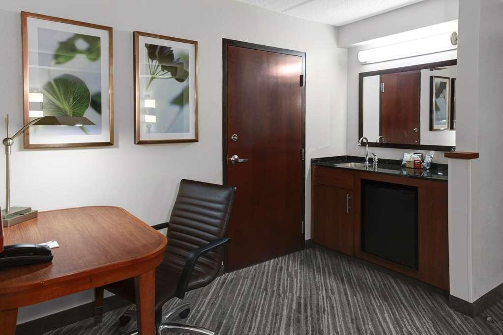 Hyatt Place Detroit/Livonia Room photo